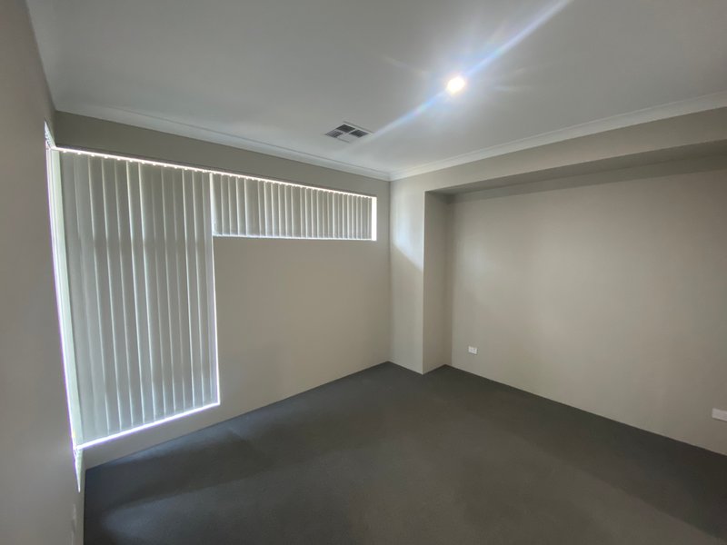 Photo - 3 Whetstone Road, Haynes WA 6112 - Image 4