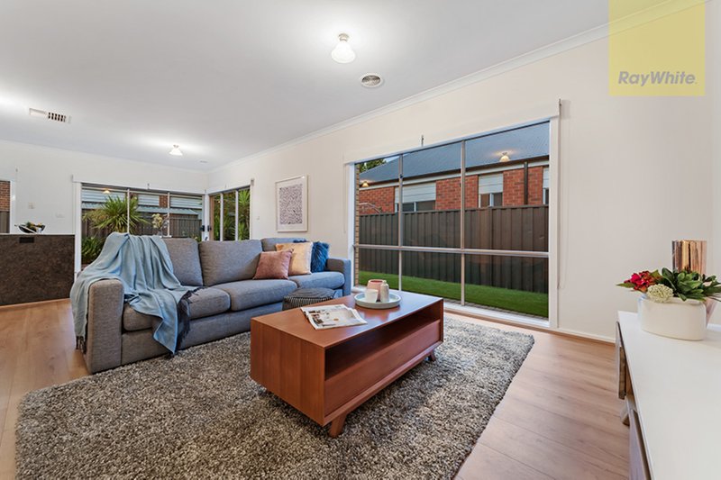 Photo - 3 Willandra Avenue, Craigieburn VIC 3064 - Image 6