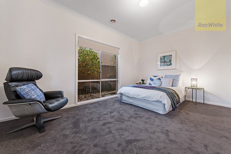 Photo - 3 Willandra Avenue, Craigieburn VIC 3064 - Image 9