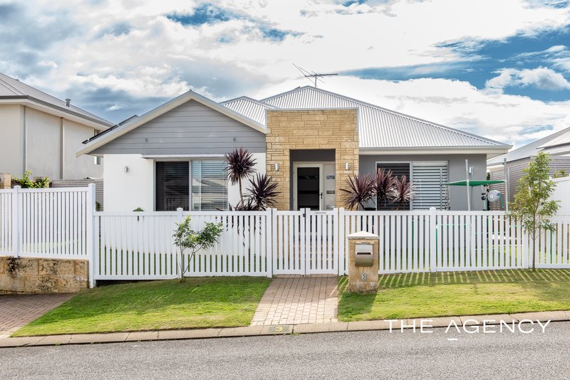 Photo - 3 Willandra Place, Hillarys WA 6025 - Image 2