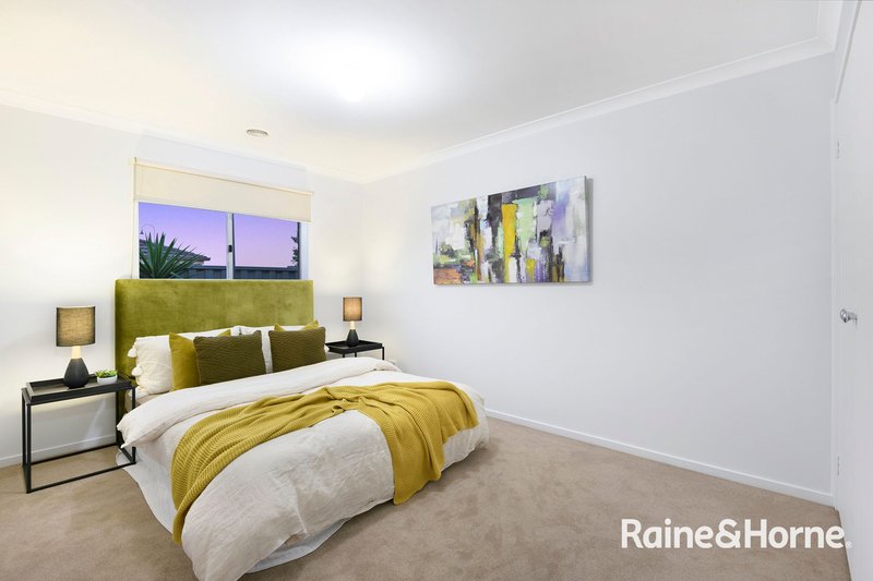 Photo - 3 Wiltshire Avenue, Cranbourne East VIC 3977 - Image 6