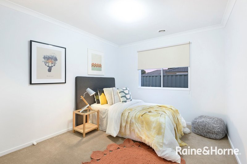 Photo - 3 Wiltshire Avenue, Cranbourne East VIC 3977 - Image 7