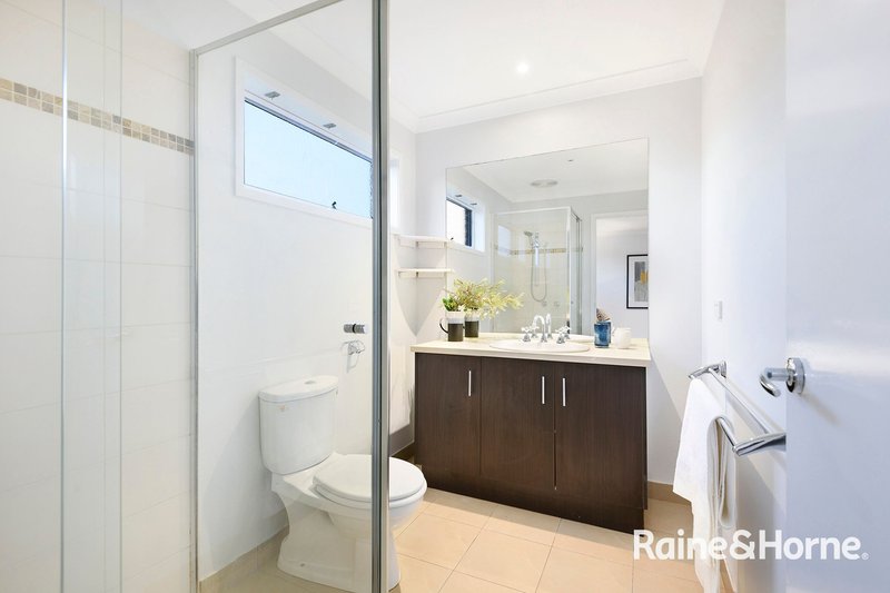 Photo - 3 Wiltshire Avenue, Cranbourne East VIC 3977 - Image 8