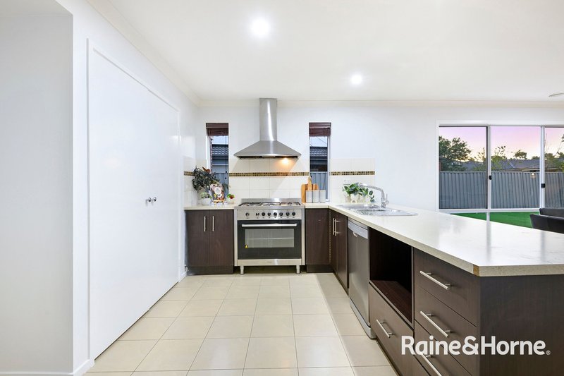 Photo - 3 Wiltshire Avenue, Cranbourne East VIC 3977 - Image 10