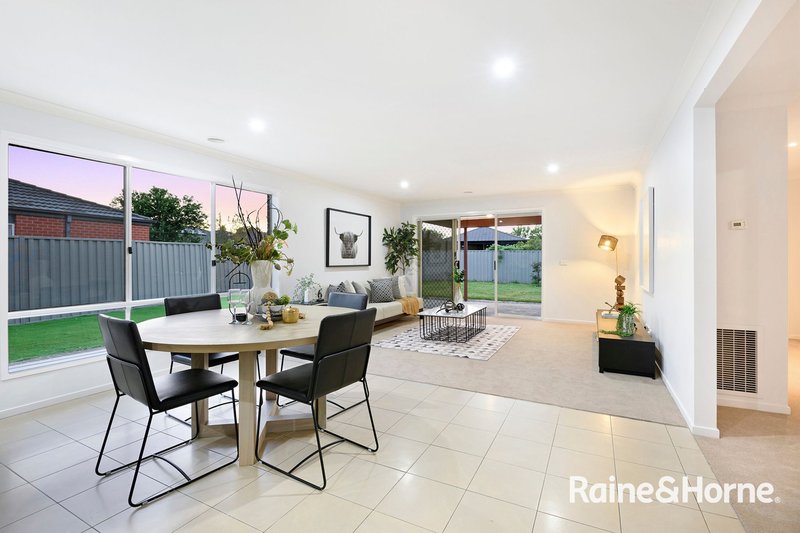 Photo - 3 Wiltshire Avenue, Cranbourne East VIC 3977 - Image 14