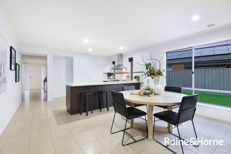 Photo - 3 Wiltshire Avenue, Cranbourne East VIC 3977 - Image 15