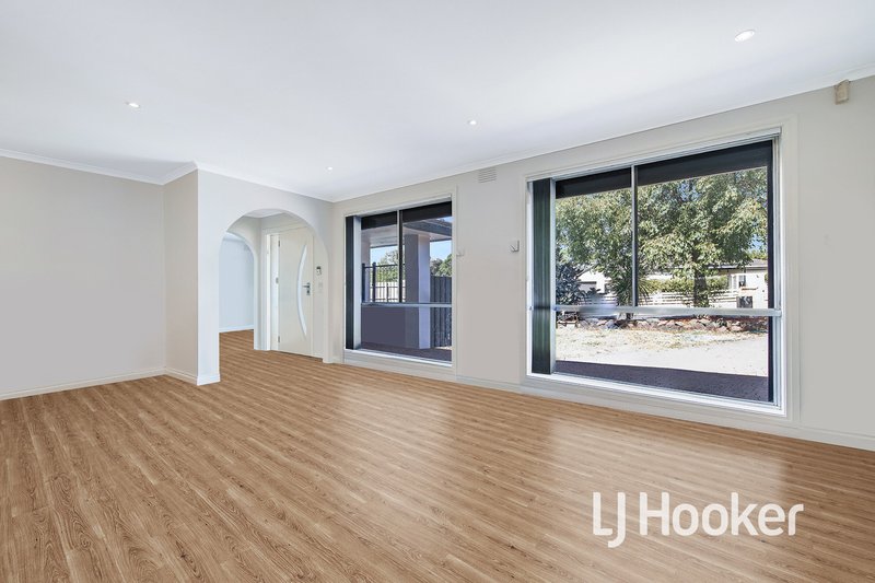 Photo - 3 Winnima Avenue, Hampton Park VIC 3976 - Image 2