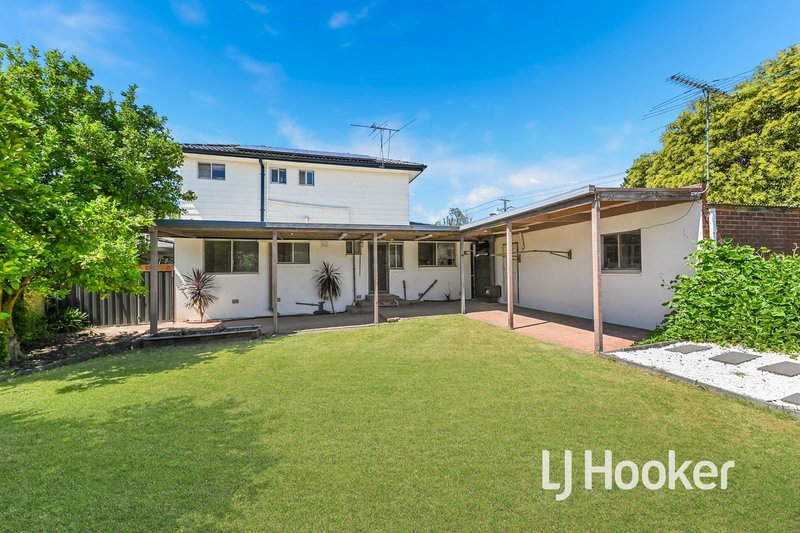 Photo - 3 Winnima Avenue, Hampton Park VIC 3976 - Image 13