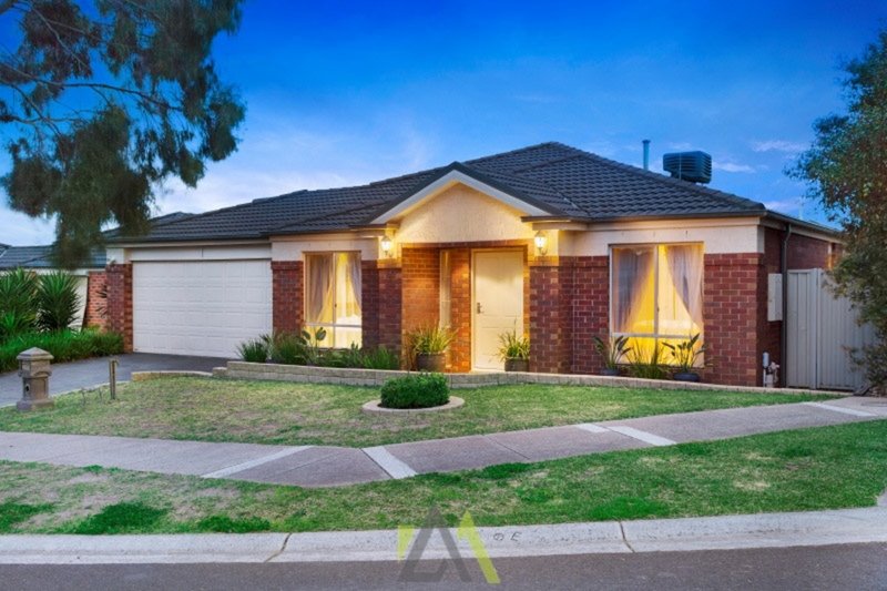 3 Winton Retreat, Cranbourne East VIC 3977