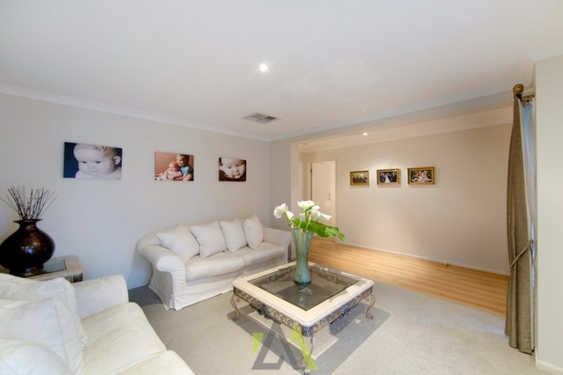 Photo - 3 Winton Retreat, Cranbourne East VIC 3977 - Image 6