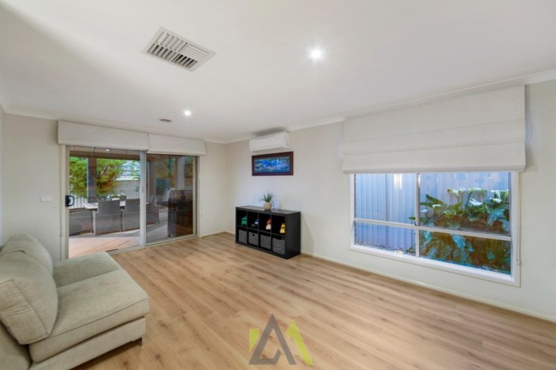 Photo - 3 Winton Retreat, Cranbourne East VIC 3977 - Image 10