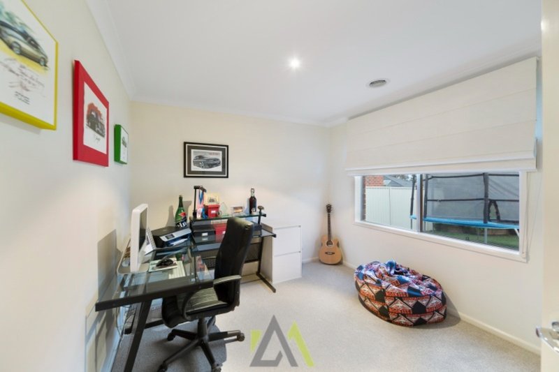 Photo - 3 Winton Retreat, Cranbourne East VIC 3977 - Image 15