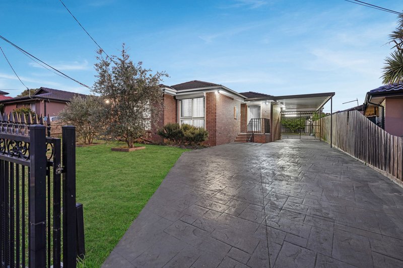 Photo - 3 Wondalga Avenue, Dandenong North VIC 3175 - Image 2