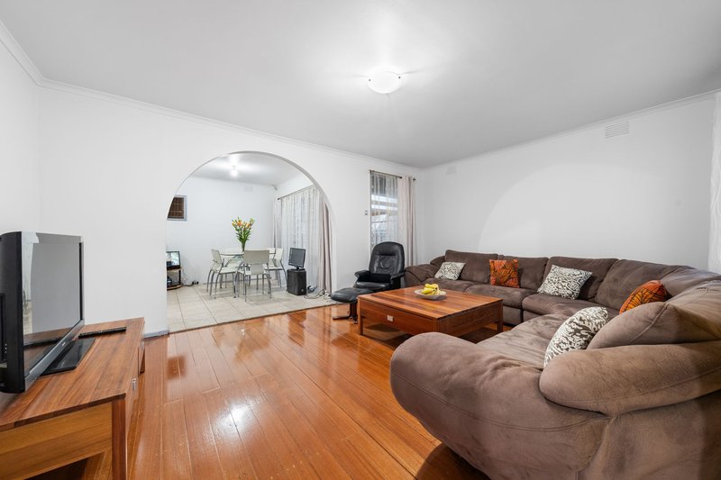 Photo - 3 Wondalga Avenue, Dandenong North VIC 3175 - Image 3