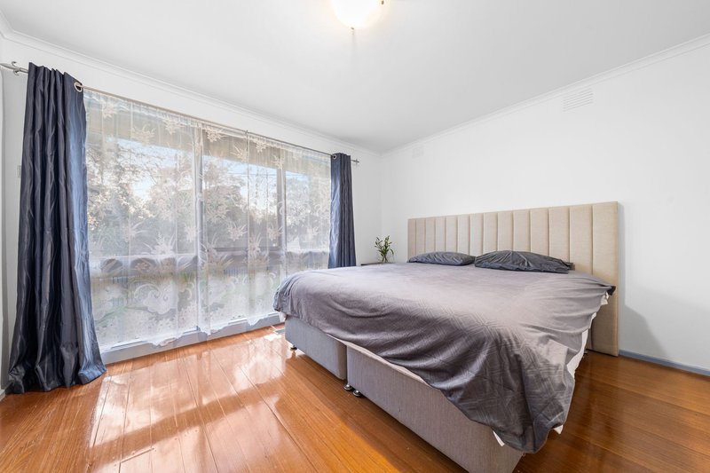 Photo - 3 Wondalga Avenue, Dandenong North VIC 3175 - Image 5