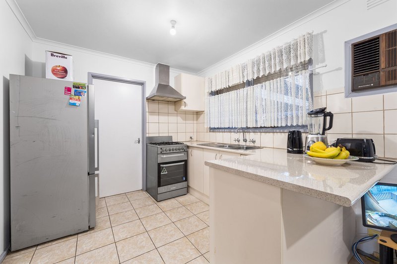 Photo - 3 Wondalga Avenue, Dandenong North VIC 3175 - Image 6