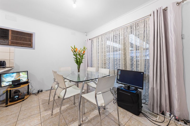 Photo - 3 Wondalga Avenue, Dandenong North VIC 3175 - Image 7