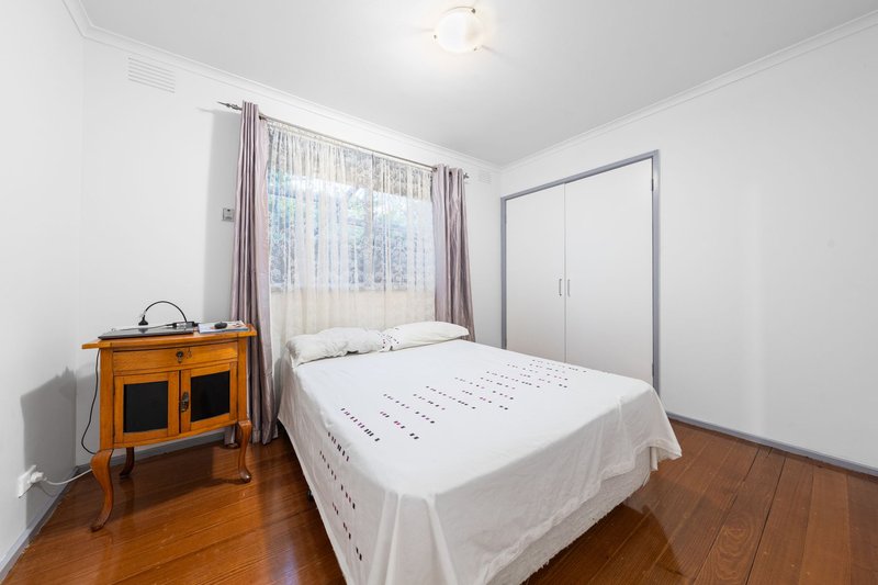 Photo - 3 Wondalga Avenue, Dandenong North VIC 3175 - Image 9