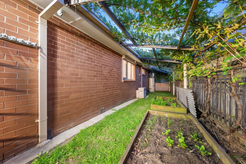 Photo - 3 Wondalga Avenue, Dandenong North VIC 3175 - Image 13