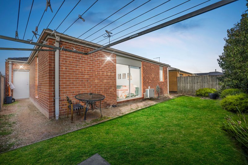 Photo - 3 Wonderland Road, Werribee VIC 3030 - Image 16