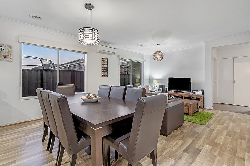 Photo - 3 Woodgrove Street, Craigieburn VIC 3064 - Image 7