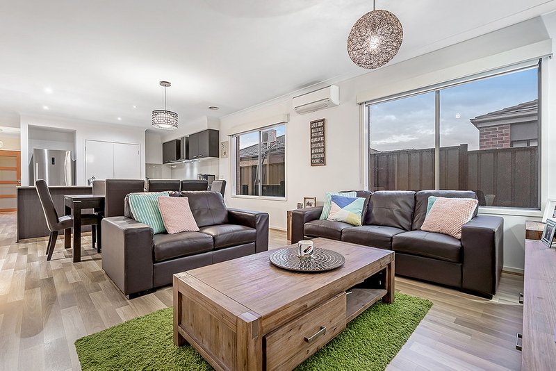 Photo - 3 Woodgrove Street, Craigieburn VIC 3064 - Image 10