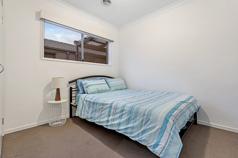 Photo - 3 Woodgrove Street, Craigieburn VIC 3064 - Image 11