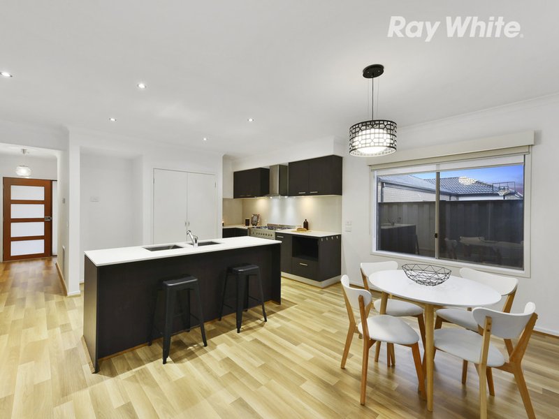 Photo - 3 Woodgrove Street, Craigieburn VIC 3064 - Image 3