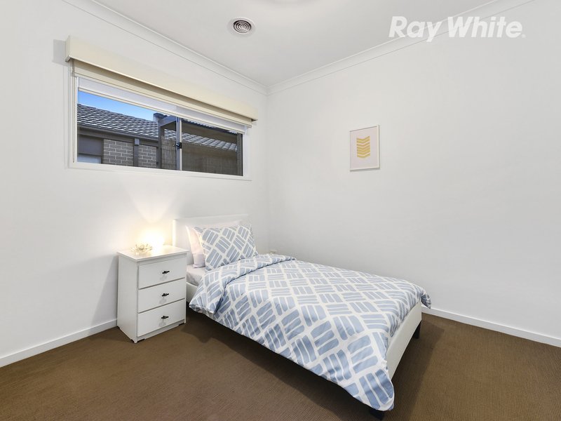 Photo - 3 Woodgrove Street, Craigieburn VIC 3064 - Image 7