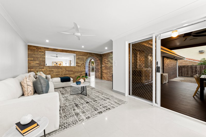 Photo - 3 Woorabinda Street, Runcorn QLD 4113 - Image 4