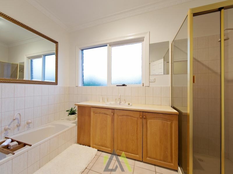 Photo - 3 Yarralumla Drive, Langwarrin VIC 3910 - Image 11