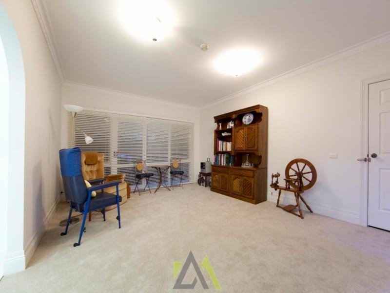 Photo - 3 Yarralumla Drive, Langwarrin VIC 3910 - Image 13