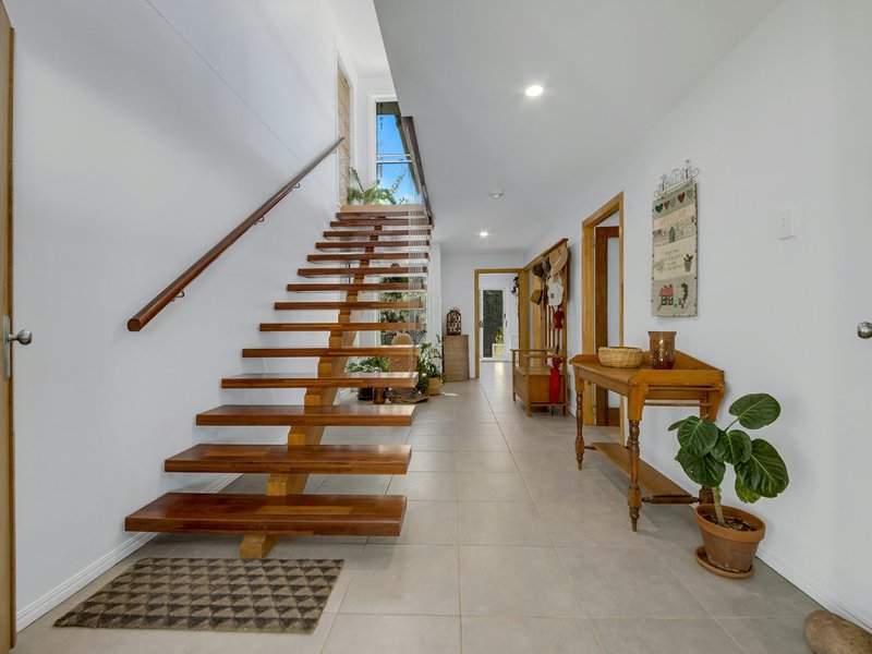 Photo - 3 Zephyr Street, Tannum Sands QLD 4680 - Image 3