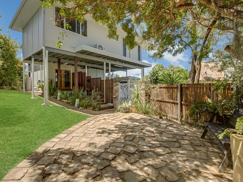 Photo - 3 Zephyr Street, Tannum Sands QLD 4680 - Image 25