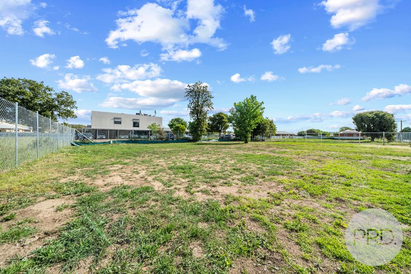 Photo - 30 & 32 South Parade, Wagga Wagga NSW 2650 - Image 5