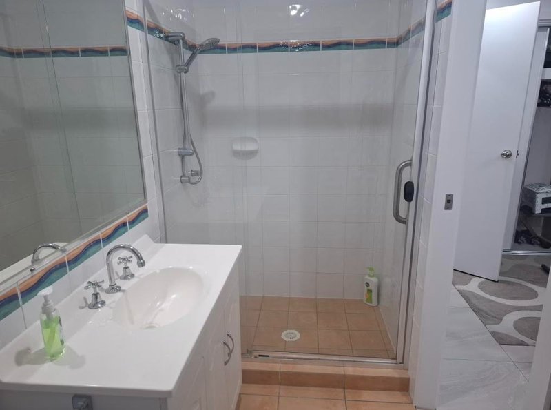 Photo - 30 A Penrhyn Street, Pacific Pines QLD 4211 - Image 4