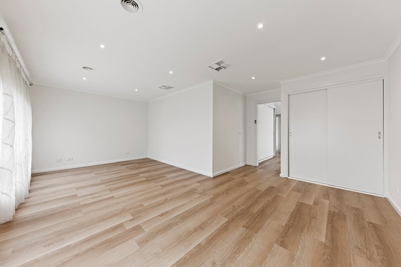 Photo - 30 Ahern Road, Pakenham VIC 3810 - Image 6
