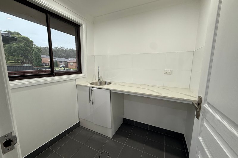 Photo - 30 Ainsworth Crescent, Wetherill Park NSW 2164 - Image 5