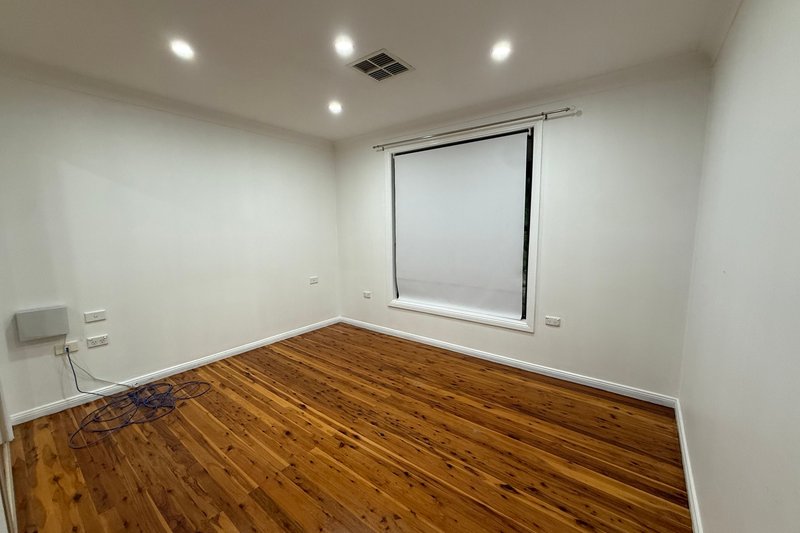 Photo - 30 Ainsworth Crescent, Wetherill Park NSW 2164 - Image 7