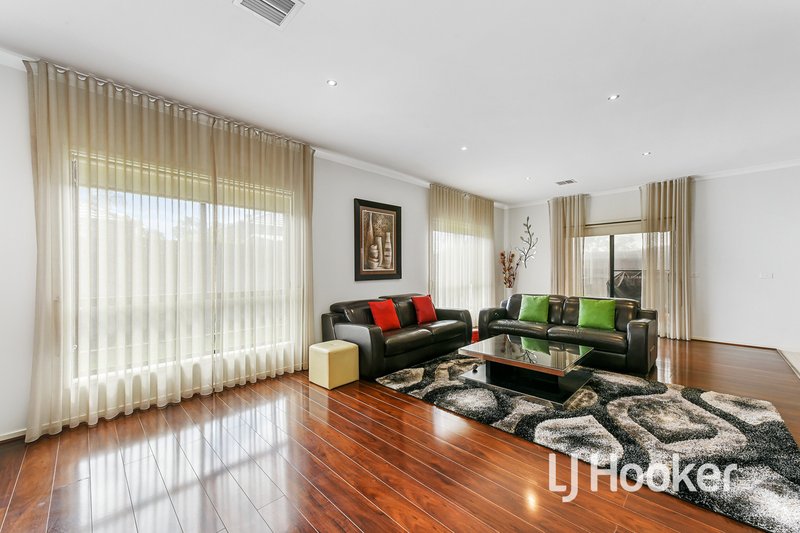 Photo - 30 Aisbett Close, Lynbrook VIC 3975 - Image 5