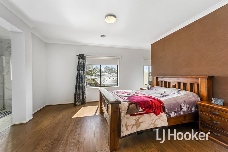 Photo - 30 Aisbett Close, Lynbrook VIC 3975 - Image 10