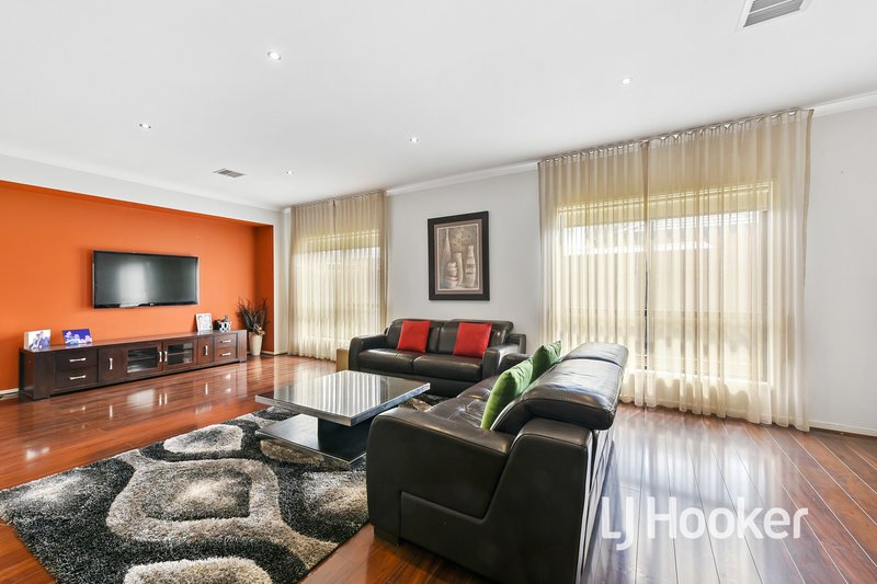 Photo - 30 Aisbett Close, Lynbrook VIC 3975 - Image 13