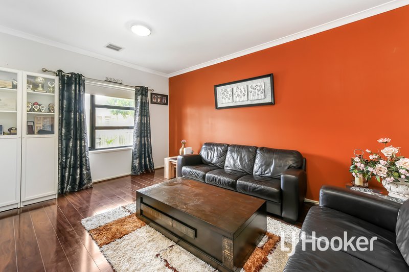 Photo - 30 Aisbett Close, Lynbrook VIC 3975 - Image 17