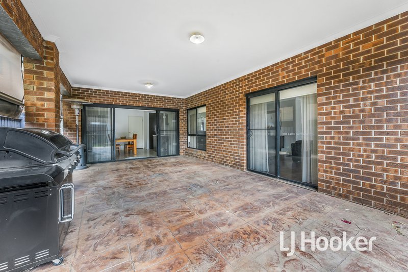 Photo - 30 Aisbett Close, Lynbrook VIC 3975 - Image 18