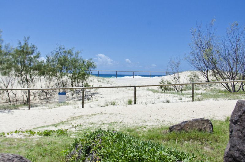 Photo - 30 Alinjarra Drive, Tugun QLD 4224 - Image 17