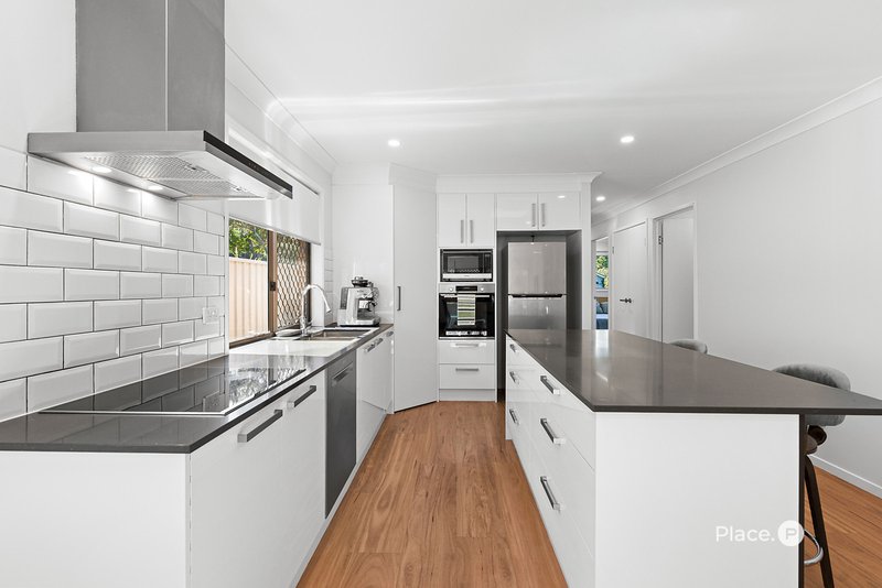Photo - 30 Allen Street, Wynnum QLD 4178 - Image 2