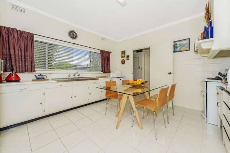 Photo - 30 Allenby Avenue, Reservoir VIC 3073 - Image 5