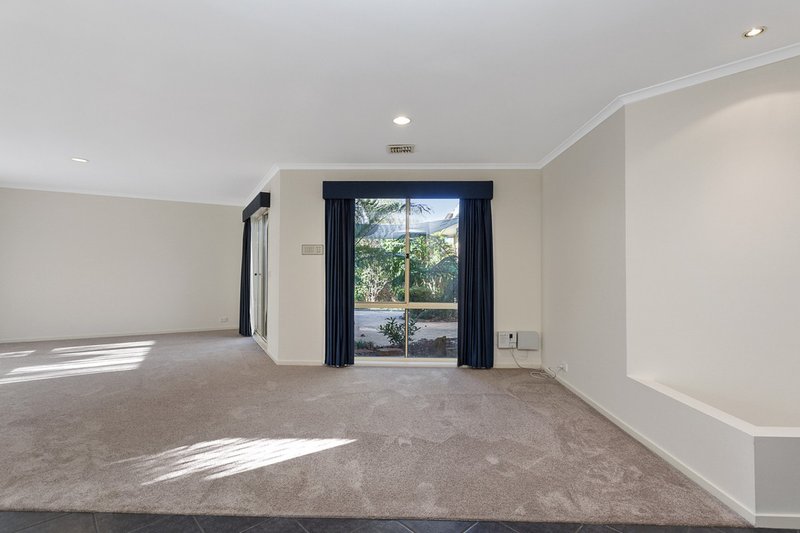 Photo - 30 Amagula Avenue, Ngunnawal ACT 2913 - Image 5