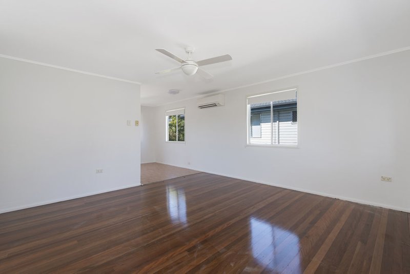 Photo - 30 Andrew Street, Kallangur QLD 4503 - Image 5