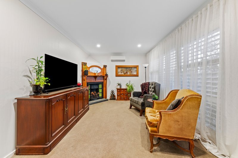 Photo - 30 Armidale Drive, Pakenham VIC 3810 - Image 3